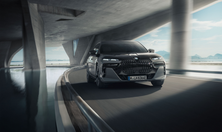 Огляд BMW M760e xDrive: ефективний плагін-гібрид зі значком M