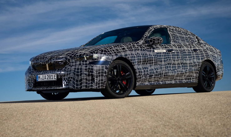 Электрический седан BMW i5 2024 готовится к официальной премьере 24 мая