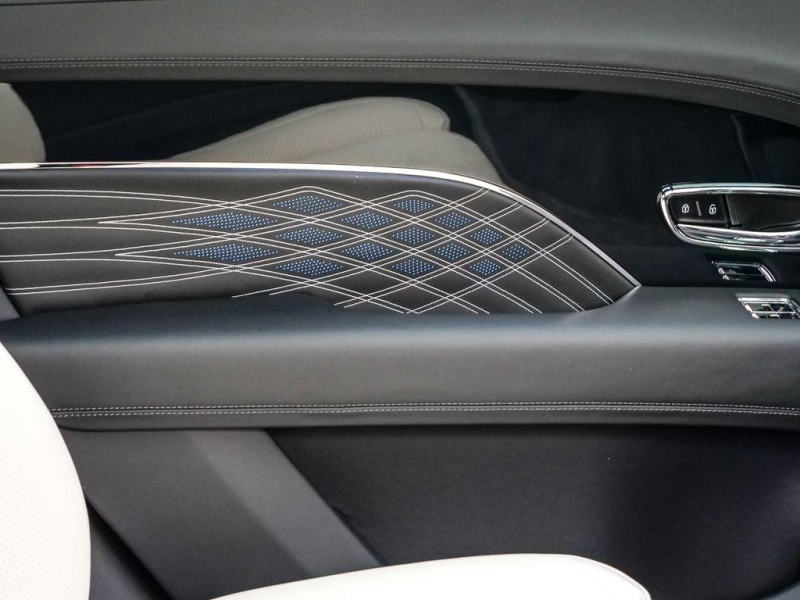 Bentley Bentayga EWB Mulliner бензин 2025 id-1005333 Купить Bentley Bentayga EWB Mulliner бензин 2025 id-1005333 в Киеве, Фото №13