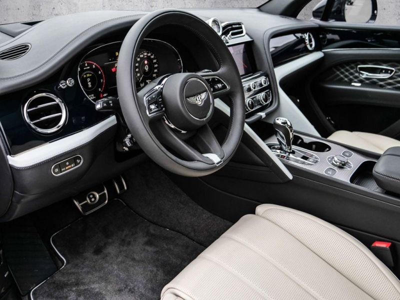 Купить Bentley Bentayga EWB Mulliner бензин 2026 id-1005333 в Киеве, Фото №5