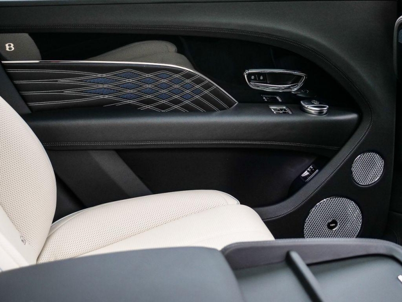 Купить Bentley Bentayga EWB Mulliner бензин 2026 id-1005333 в Киеве, Фото №15