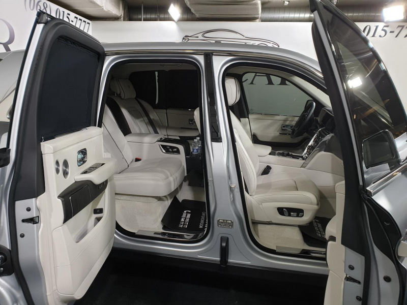 Rolls-Royce Cullinan бензин 2019 id-1005128 Купить Rolls-Royce Cullinan бензин 2019 id-1005128 в Киеве, Фото №14