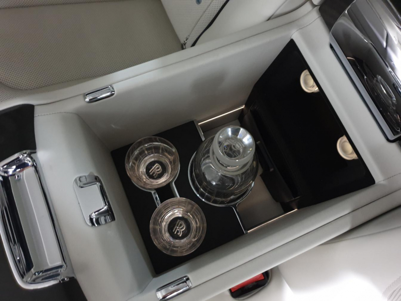 Rolls-Royce Cullinan бензин 2019 id-1005128 Купить Rolls-Royce Cullinan бензин 2019 id-1005128 в Киеве, Фото №41