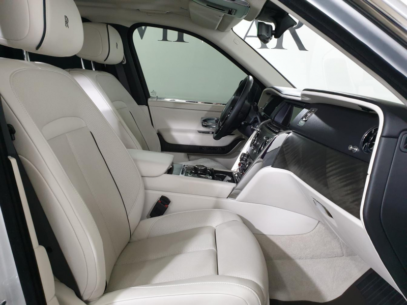 Rolls-Royce Cullinan бензин 2019 id-1005128 Купить Rolls-Royce Cullinan бензин 2019 id-1005128 в Киеве, Фото №58