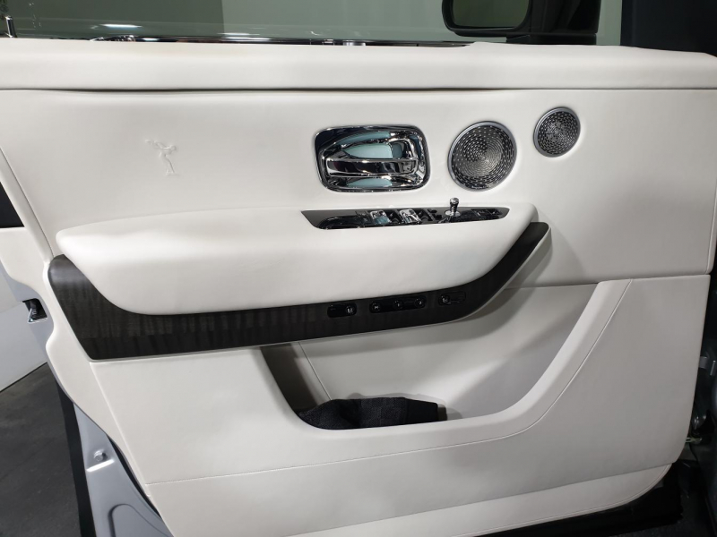 Rolls-Royce Cullinan бензин 2019 id-1005128 Купить Rolls-Royce Cullinan бензин 2019 id-1005128 в Киеве, Фото №79