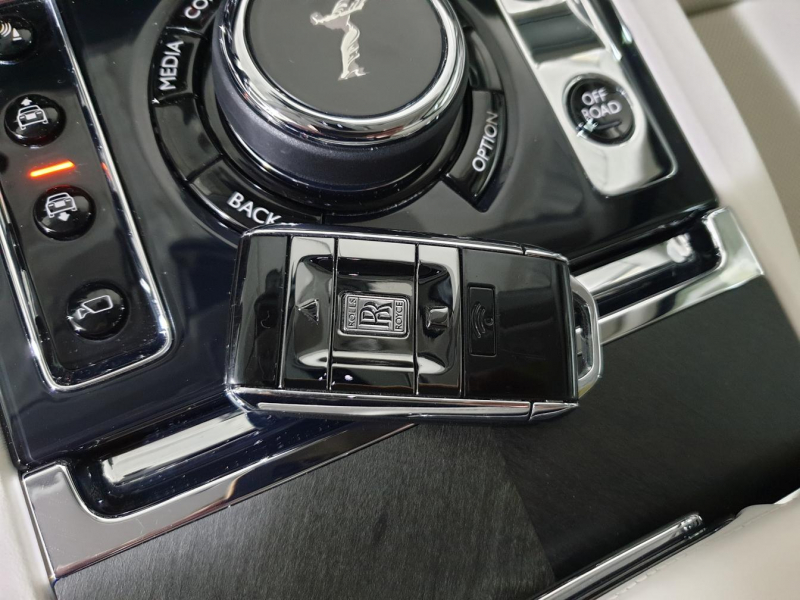 Rolls-Royce Cullinan бензин 2019 id-1005128 Купить Rolls-Royce Cullinan бензин 2019 id-1005128 в Киеве, Фото №86