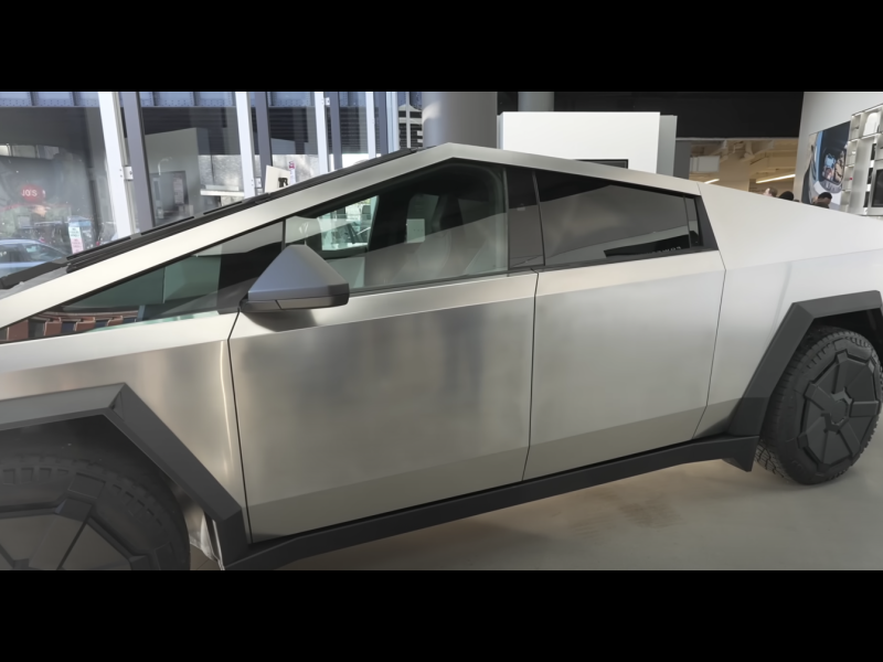 Купить Tesla Cybertruck электро 2025 id-9049 в Киеве, Фото №9