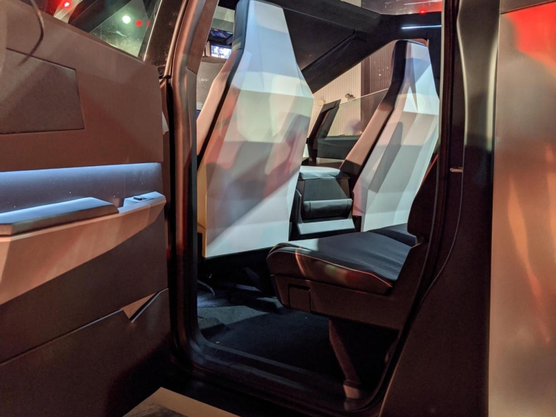 Купить Tesla Cybertruck электро 2025 id-9049 в Киеве, Фото №10