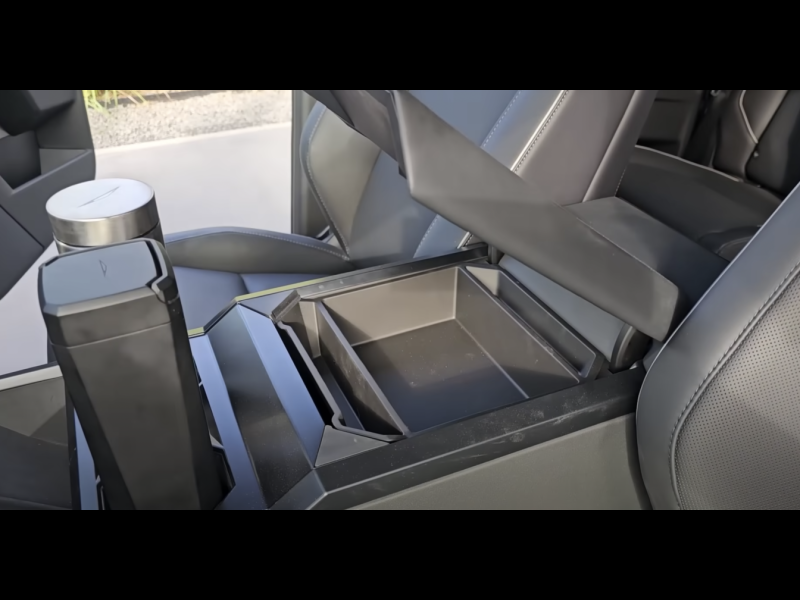 Купить Tesla Cybertruck электро 2025 id-9049 в Киеве, Фото №19