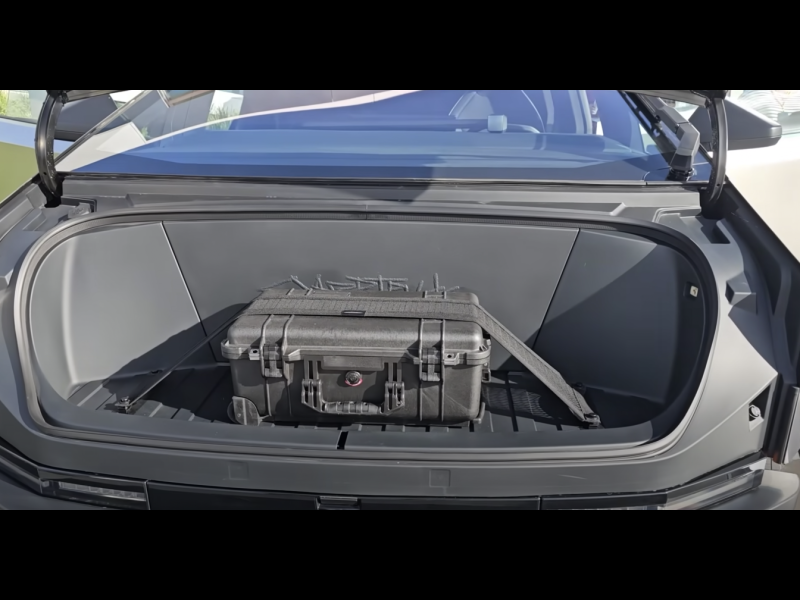 Купить Tesla Cybertruck электро 2025 id-9049 в Киеве, Фото №20