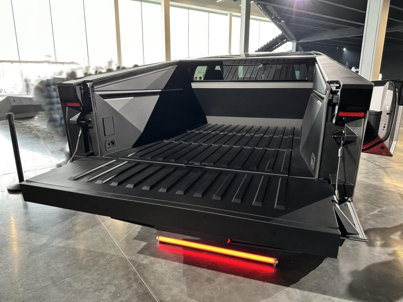 Купить Tesla Cybertruck электро 2025 id-9049 в Киеве, Фото №22