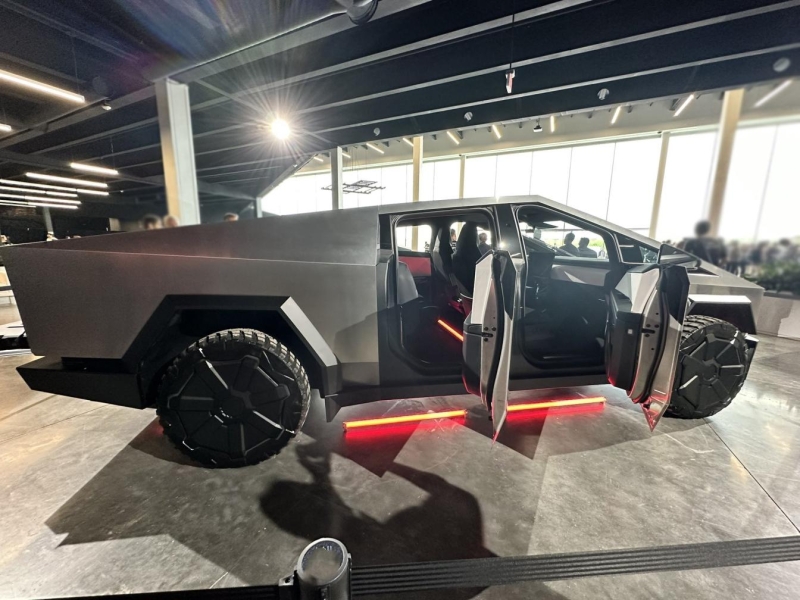 Купить Tesla Cybertruck электро 2025 id-9049 в Киеве, Фото №24