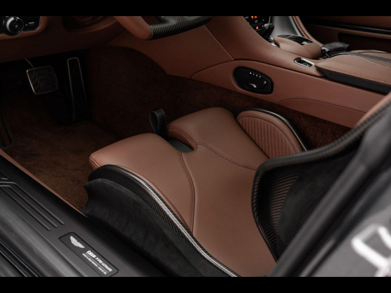 Aston-Martin DBS 770 Ultimate бензин 2024 id-8763 Купить Aston-Martin DBS 770 Ultimate бензин 2024 id-8763 в Киеве, Фото №5