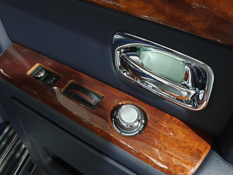 Rolls-Royce Phantom Extended Wheelbase бензин 2013 id-8557 Купить Rolls-Royce Phantom Extended Wheelbase бензин 2013 id-8557 в Киеве, Фото №32