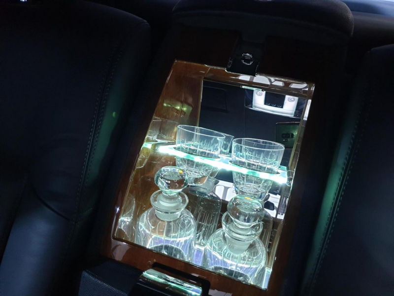 Rolls-Royce Phantom Extended Wheelbase бензин 2013 id-8557 Купить Rolls-Royce Phantom Extended Wheelbase бензин 2013 id-8557 в Киеве, Фото №56