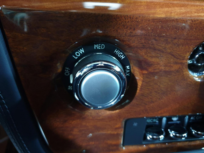 Rolls-Royce Phantom Extended Wheelbase бензин 2013 id-8557 Купить Rolls-Royce Phantom Extended Wheelbase бензин 2013 id-8557 в Киеве, Фото №84