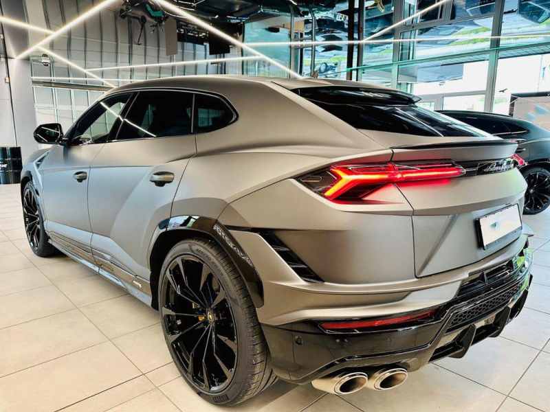 Автомобиль Lamborghini Urus