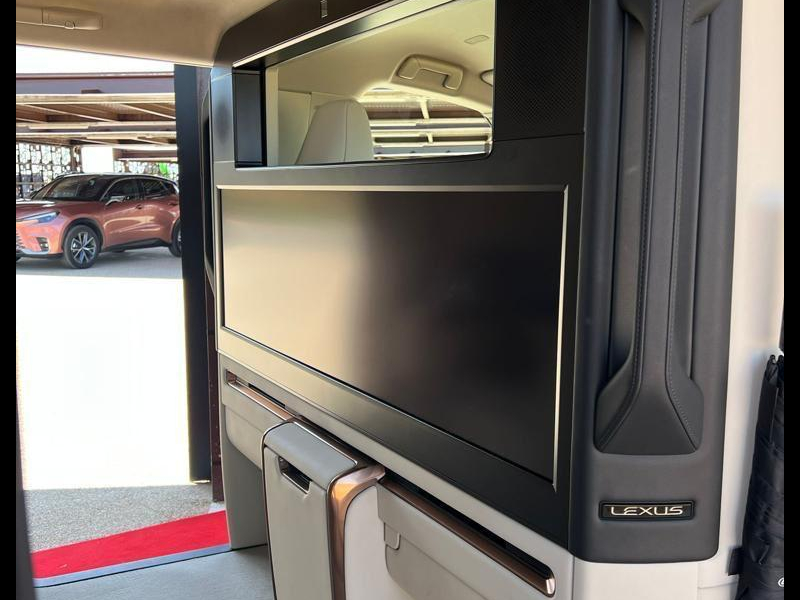 Lexus LM 350h AWD гибрид 2024 id-6992 Купить Lexus LM 350h AWD гибрид 2024 id-6992 в Киеве, Фото №3