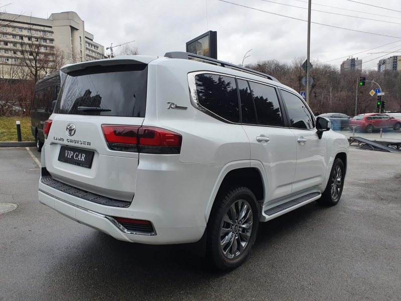 Toyota Land Cruiser 300 Premium 70th дизель 2024 id-1005778 Купить Toyota Land Cruiser 300 Premium 70th дизель 2024 id-1005778 в Киеве, Фото №3