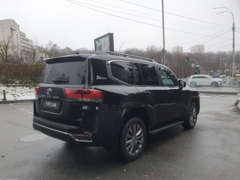 Toyota Land Cruiser 300 Premium 70th дизель 2024 id-1005817 Купить Toyota Land Cruiser 300 Premium 70th дизель 2024 id-1005817 в Киеве, Фото №3
