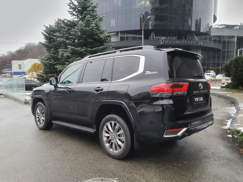 Toyota Land Cruiser 300 Premium 70th дизель 2026 id-1005817 Купить Toyota Land Cruiser 300 Premium 70th дизель 2026 id-1005817 в Киеве, Фото №4