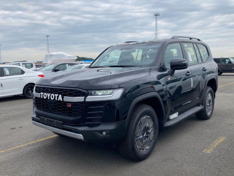Toyota Land Cruiser 300 GR Sport бензин 2025 id-1006079