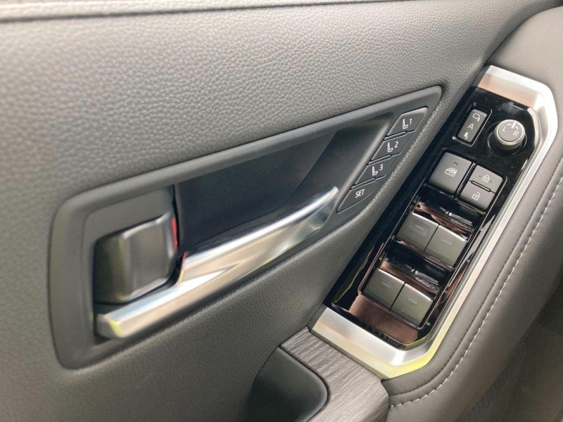 Toyota Land Cruiser 300 GR Sport бензин 2026 id-1006079 Купить Toyota Land Cruiser 300 GR Sport бензин 2026 id-1006079 в Киеве, Фото №5