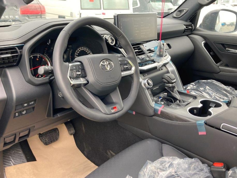 Купить Toyota Land Cruiser 300 GR Sport бензин 2026 id-1006079 в Киеве, Фото №3