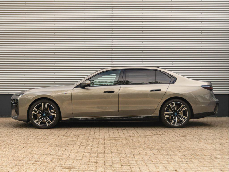 BMW i7 xDrive60 электро 2024 id-1006097 Купить BMW i7 xDrive60 электро 2024 id-1006097 в Киеве, Фото №2