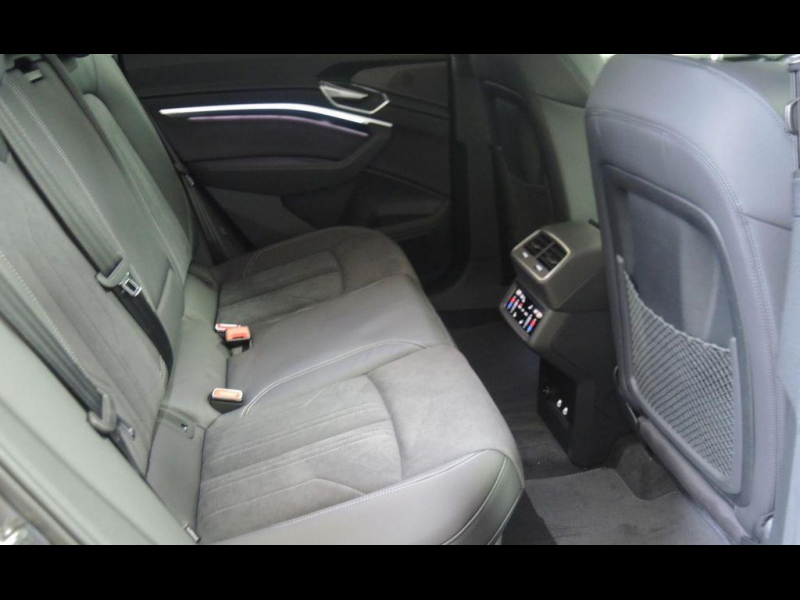Audi Q8 E-tron quattro электро 2024 id-1006191 Купить Audi Q8 E-tron quattro электро 2024 id-1006191 в Киеве, Фото №9