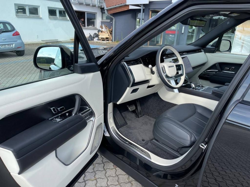 Купить Land-Rover Range-Rover Autobiography Long бензин 2025 id-1006281 в Киеве, Фото №14