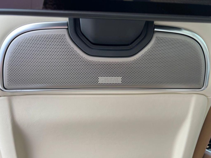 Купить Land-Rover Range-Rover SVAutobiography Long бензин 2026 id-1006325 в Киеве, Фото №17