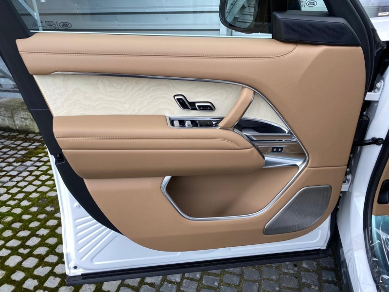 Купить Land-Rover Range-Rover SVAutobiography Long бензин 2025 id-1006326 в Киеве, Фото №12