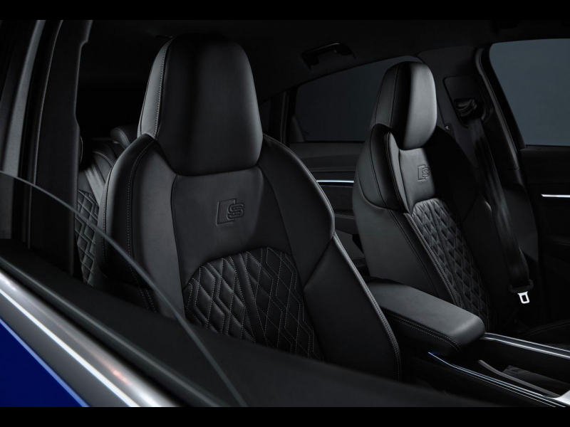 Audi SQ8 Sportback e-tron quattro электро 2024 id-1006327 Купить Audi SQ8 Sportback e-tron quattro электро 2024 id-1006327 в Киеве, Фото №7