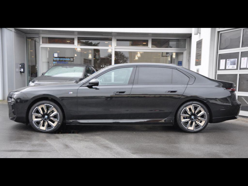 BMW i7 xDrive60 электро 2024 id-1006343 Купить BMW i7 xDrive60 электро 2024 id-1006343 в Киеве, Фото №1