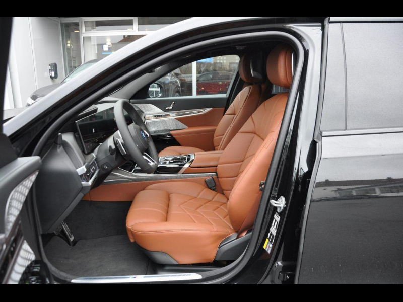 BMW i7 xDrive60 электро 2024 id-1006343 Купить BMW i7 xDrive60 электро 2024 id-1006343 в Киеве, Фото №9