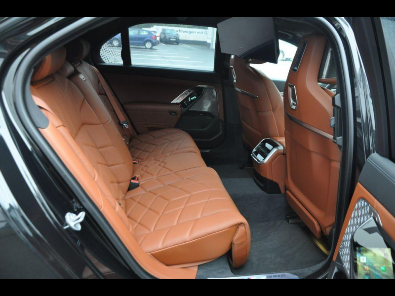 BMW i7 xDrive60 электро 2024 id-1006343 Купить BMW i7 xDrive60 электро 2024 id-1006343 в Киеве, Фото №11