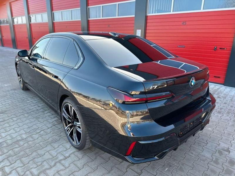 BMW i7 xDrive60 электро 2024 id-1006342 Купить BMW i7 xDrive60 электро 2024 id-1006342 в Киеве, Фото №3