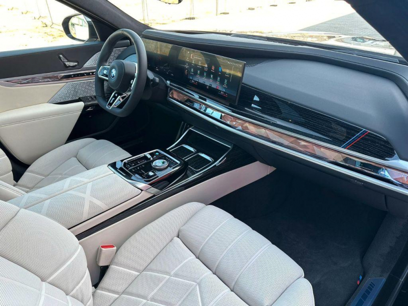 BMW i7 xDrive60 электро 2024 id-1006342 Купить BMW i7 xDrive60 электро 2024 id-1006342 в Киеве, Фото №10