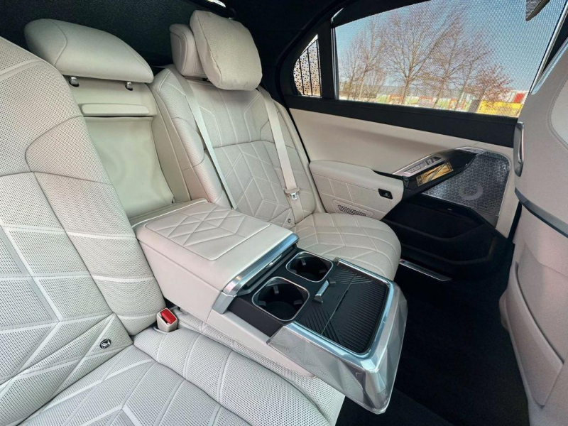 BMW i7 xDrive60 электро 2024 id-1006342 Купить BMW i7 xDrive60 электро 2024 id-1006342 в Киеве, Фото №16