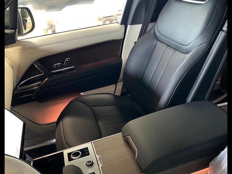 Купить Land-Rover Range-Rover Autobiography Long бензин 2025 id-1006402 в Киеве, Фото №8