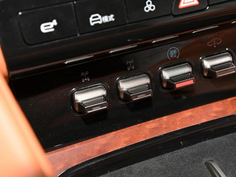 BYD Yangwang U8 гибрид 2023 id-1006773 Купить BYD Yangwang U8 гибрид 2023 id-1006773 в Киеве, Фото №21