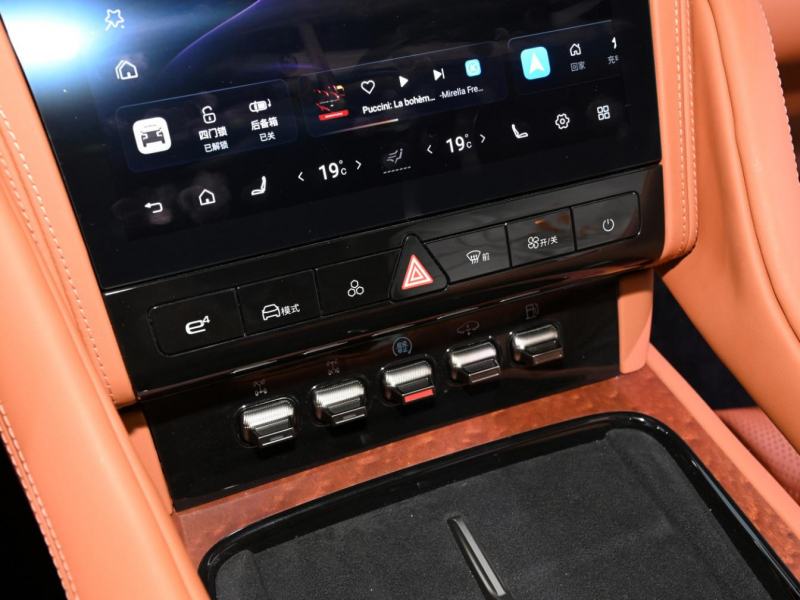 BYD Yangwang U8 гибрид 2023 id-1006773 Купить BYD Yangwang U8 гибрид 2023 id-1006773 в Киеве, Фото №31