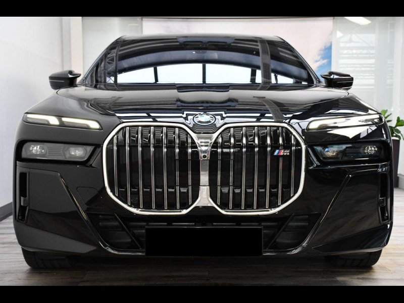 BMW i7 M70 xDrive электро 2024 id-1006874 Купить BMW i7 M70 xDrive электро 2024 id-1006874 в Киеве, Фото №3