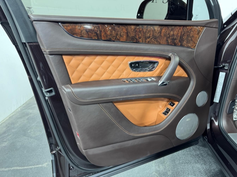 Bentley Bentayga Mulliner бензин 2019 id-1007355 Купить Bentley Bentayga Mulliner бензин 2019 id-1007355 в Киеве, Фото №20