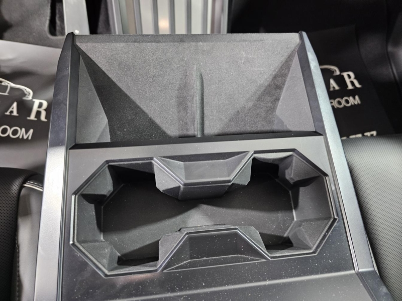 Tesla Cybertruck электро 2024 id-1007363 Купить Tesla Cybertruck электро 2024 id-1007363 в Киеве, Фото №37