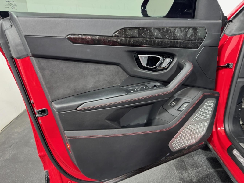 Lamborghini Urus Pearl Capsule бензин 2021 id-1007541 Купить Lamborghini Urus Pearl Capsule бензин 2021 id-1007541 в Киеве, Фото №26