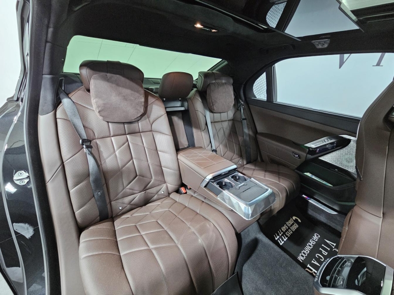 BMW i7 M70 xDrive электро 2024 id-1007568 Купить BMW i7 M70 xDrive электро 2024 id-1007568 в Киеве, Фото №9