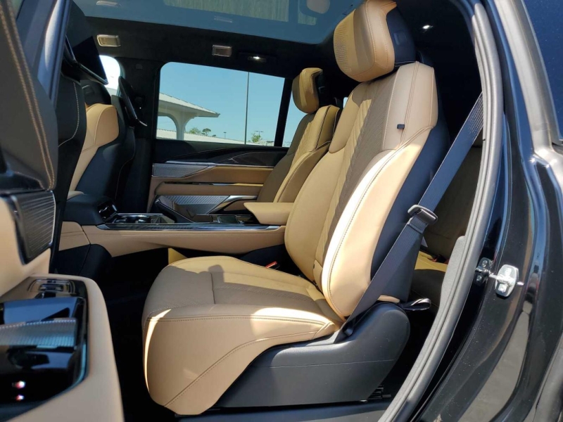 Cadillac Escalade IQ электро 2025 id-1007730 Купить Cadillac Escalade IQ электро 2025 id-1007730 в Киеве, Фото №4