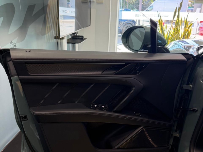 Porsche Cayenne Turbo Electric электро 2026 id-1007976 Купить Porsche Cayenne Turbo Electric электро 2026 id-1007976 в Киеве, Фото №35